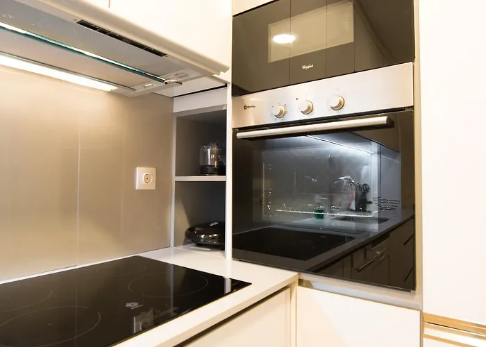 Merc Cedofeita Place Порту